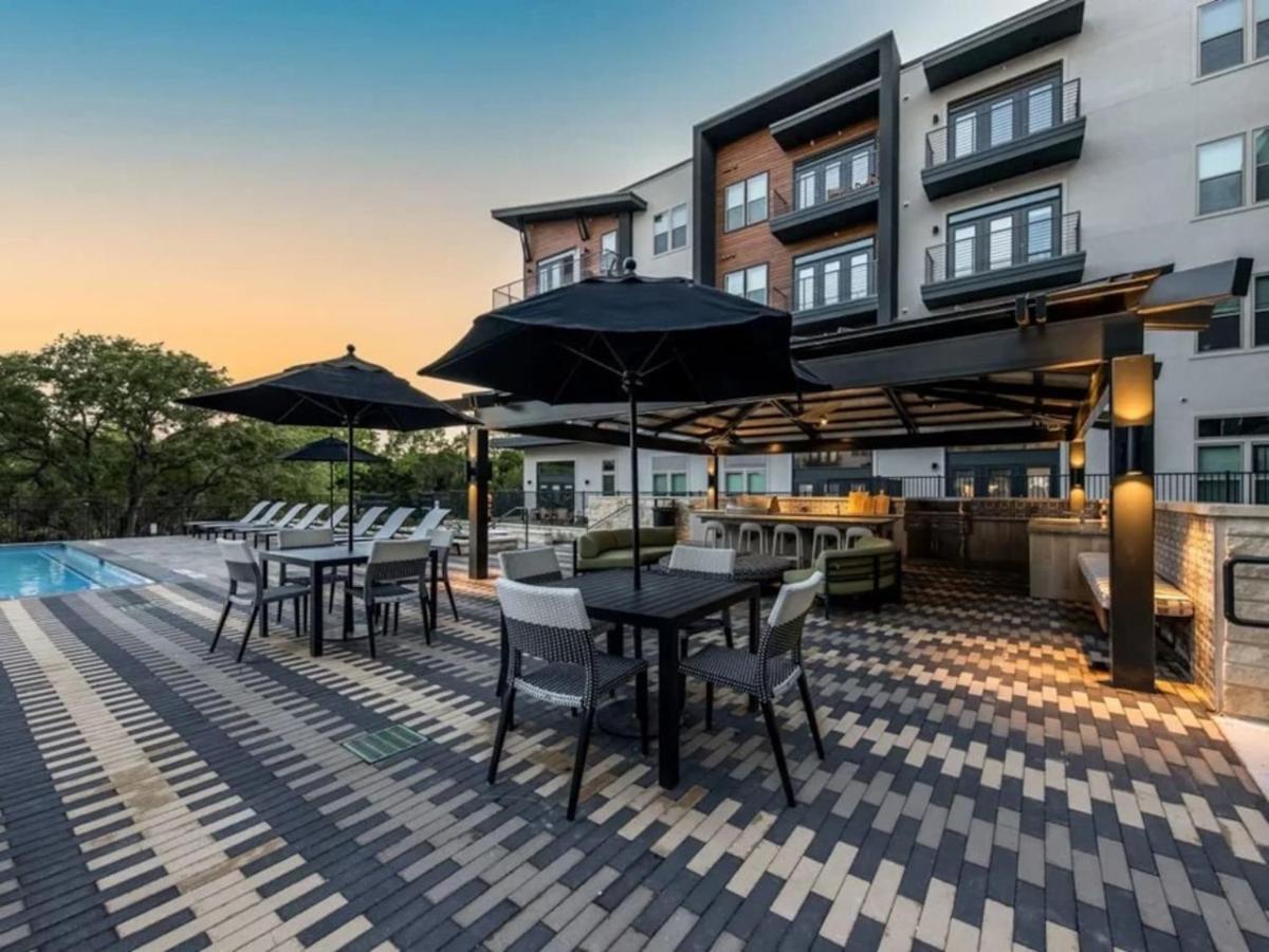 Apartment Luxurious New Unit 1bd1ba Pool, Golf Sim *