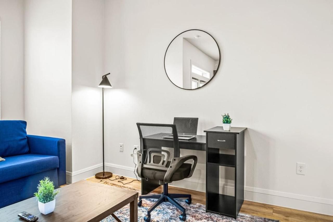 Luxurious New Unit 1bd1ba Pool, Golf Sim Apartment *