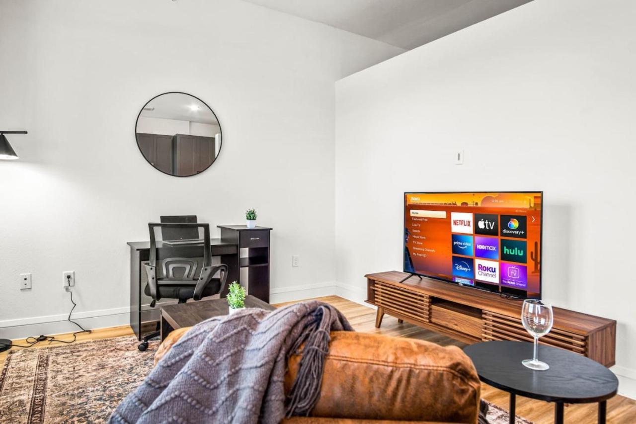 Luxurious New Unit 1bd1ba Pool, Golf Sim Apartment