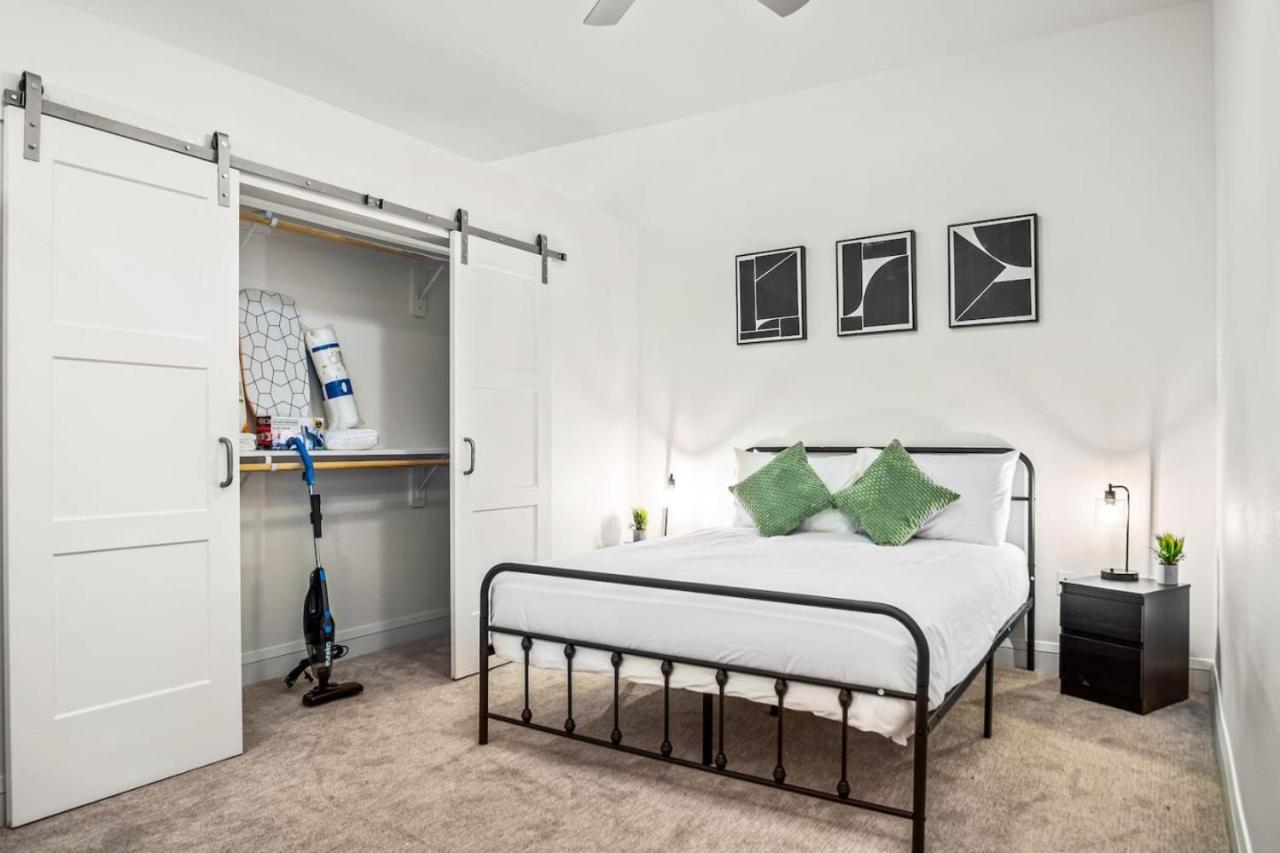 Apartment Luxurious New Unit 1bd1ba Pool, Golf Sim Austin