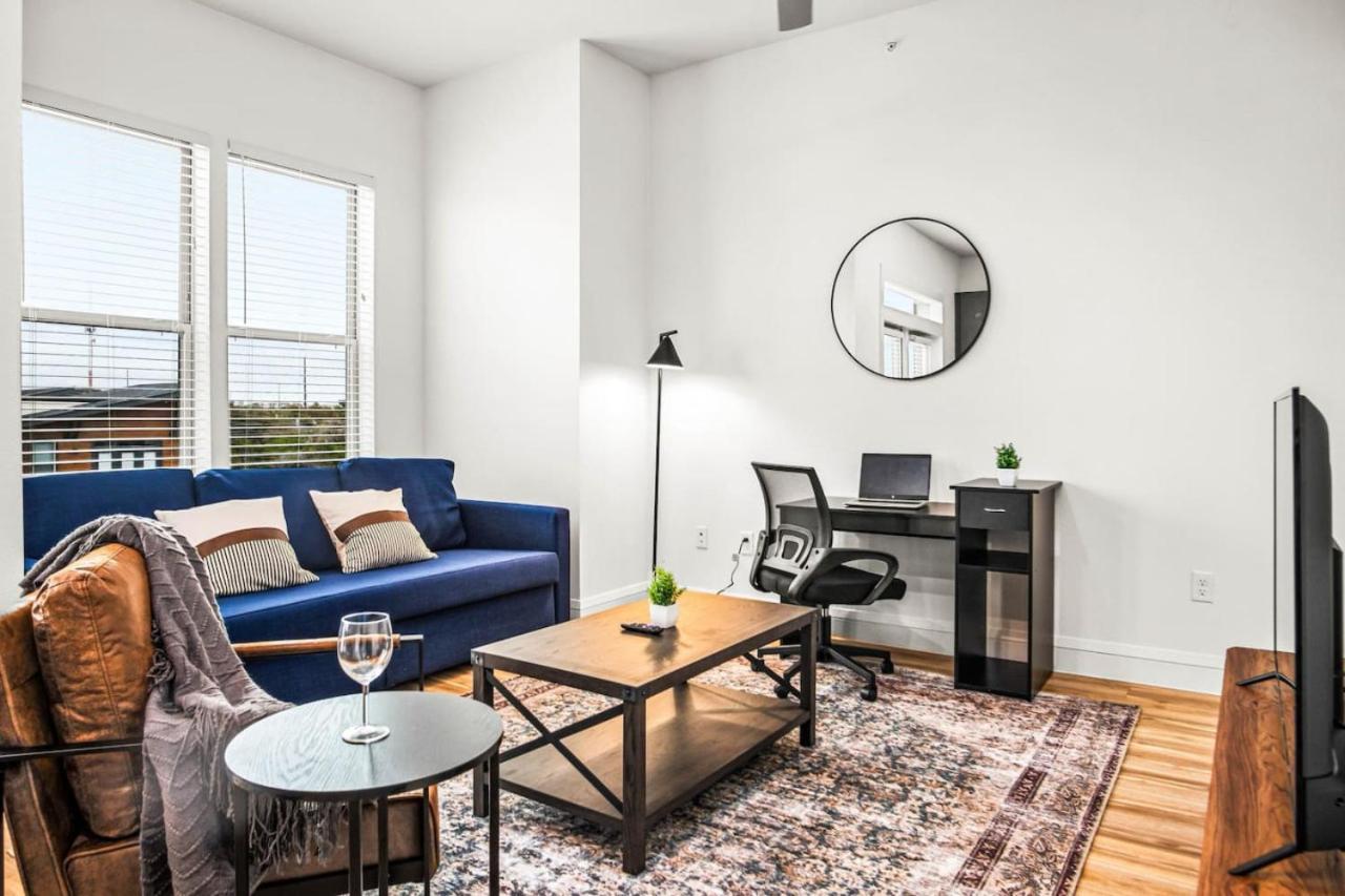 Luxurious New Unit 1bd1ba Pool, Golf Sim Apartment *