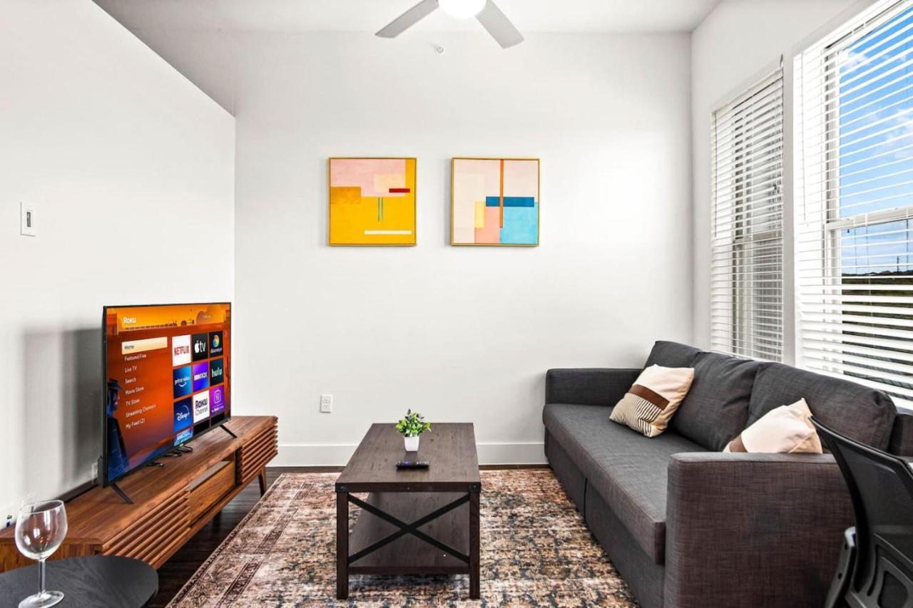 Apartment Luxurious New Unit 1bd1ba Pool, Golf Sim