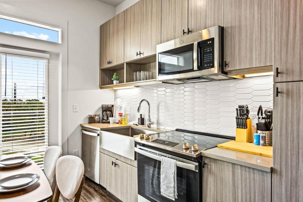 Luxurious New Unit 1bd1ba Pool Golf Sim * Austin