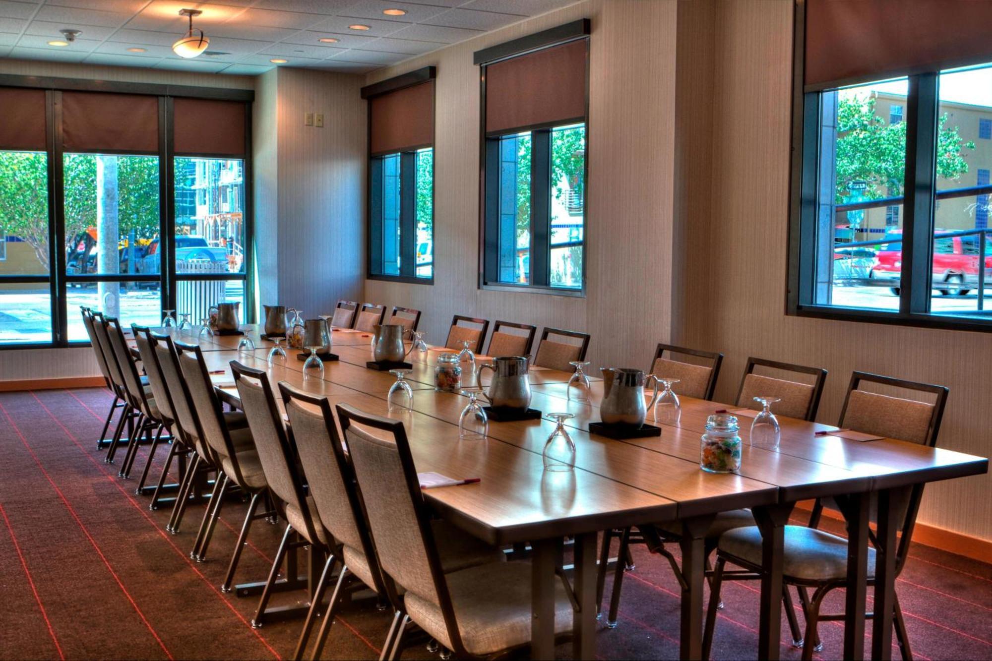 Courtyard Downtown/convention Center Hotel 3*