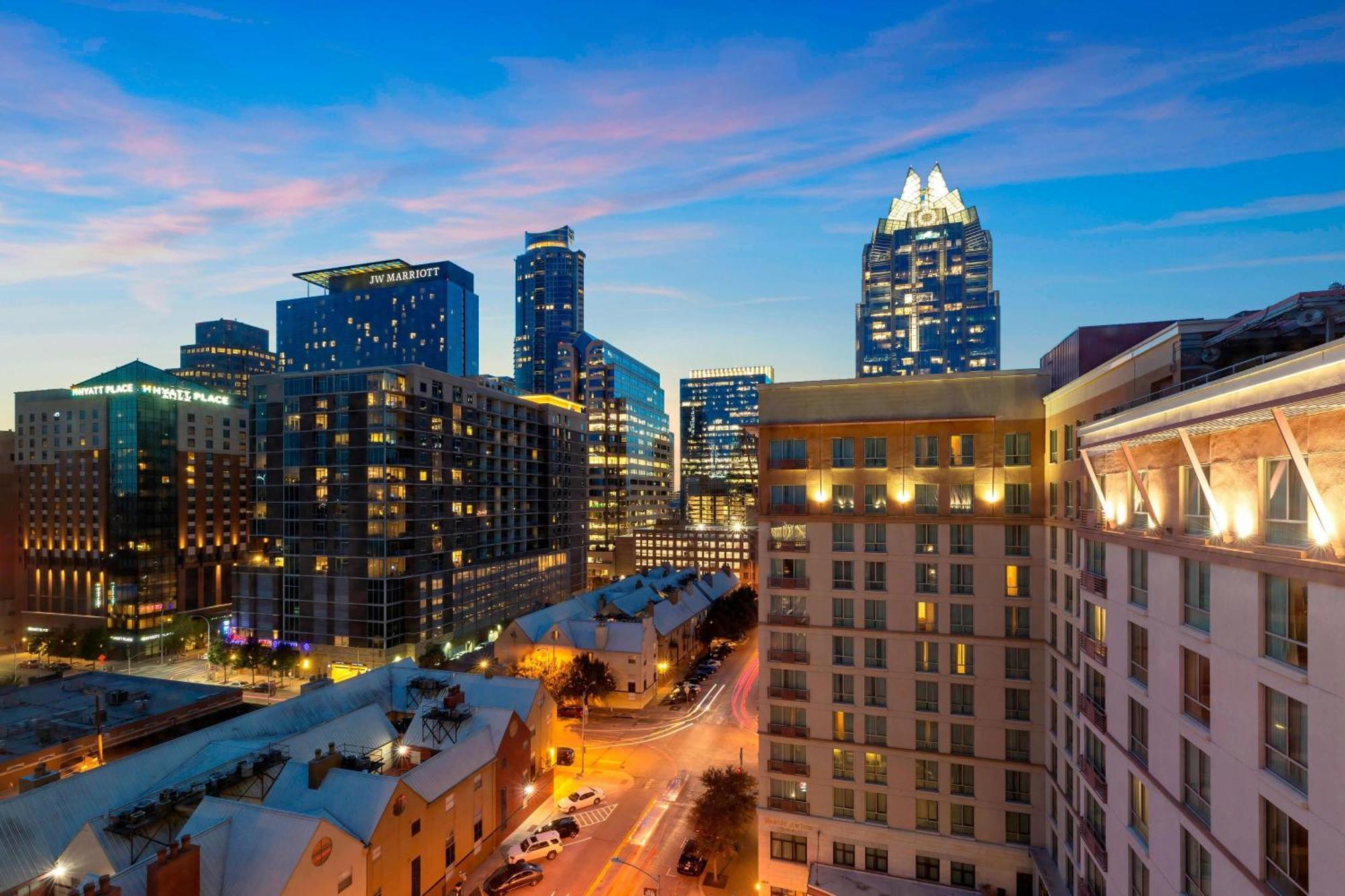 Courtyard Downtown/convention Center 3*
