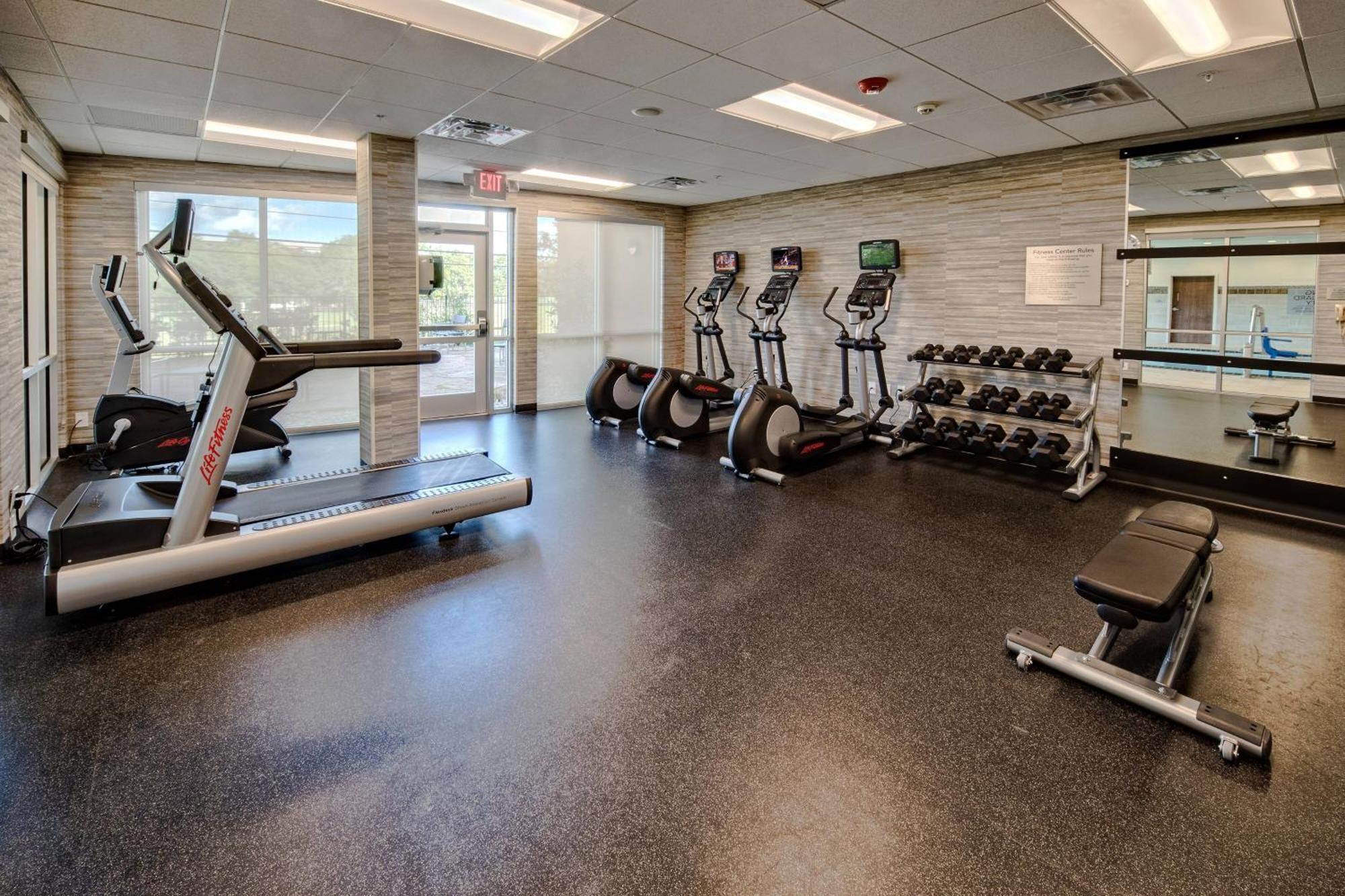 Courtyard By Marriott Northwest/lakeline Hotel