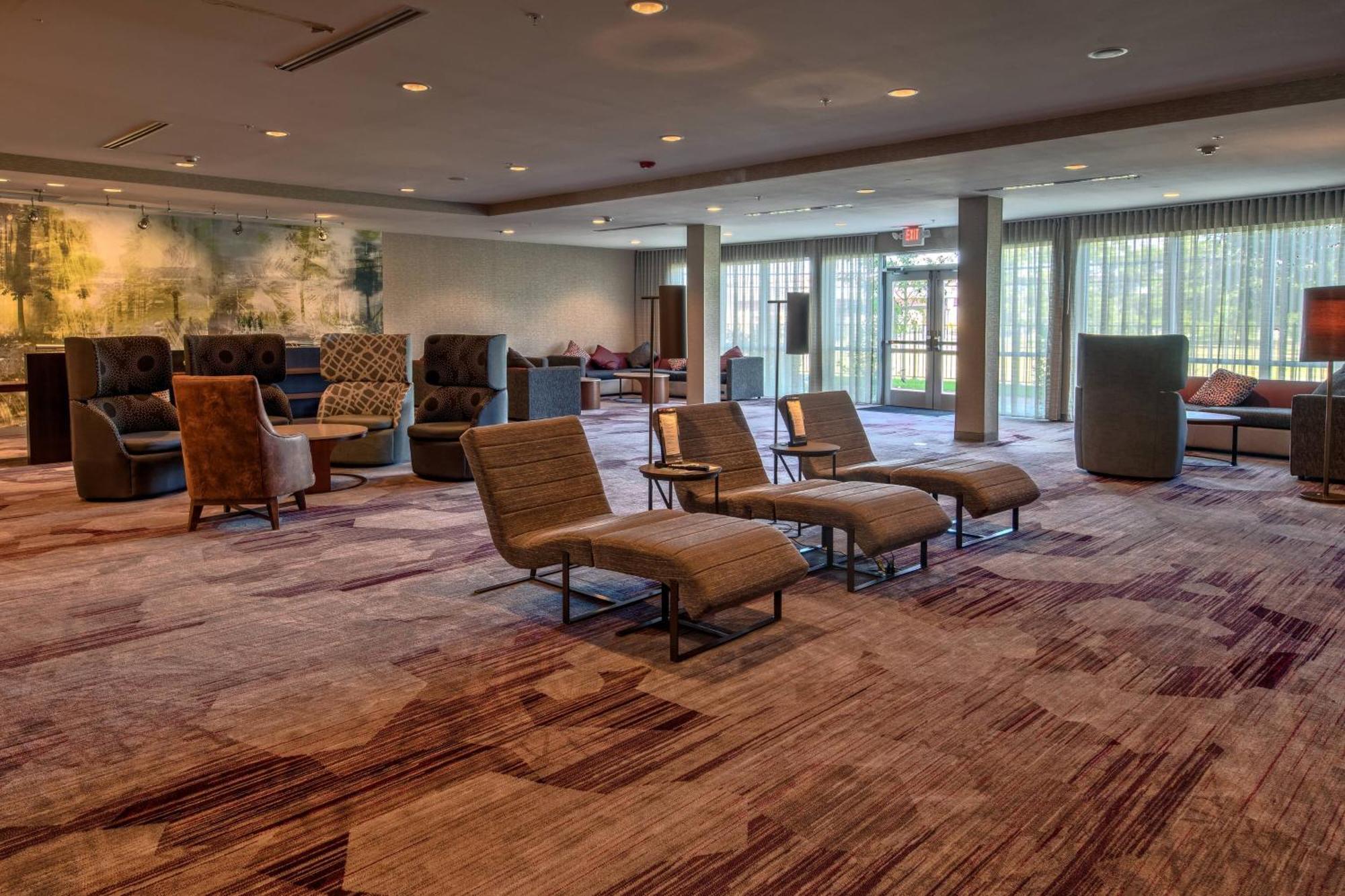 Courtyard By Marriott Northwest/lakeline Hotel