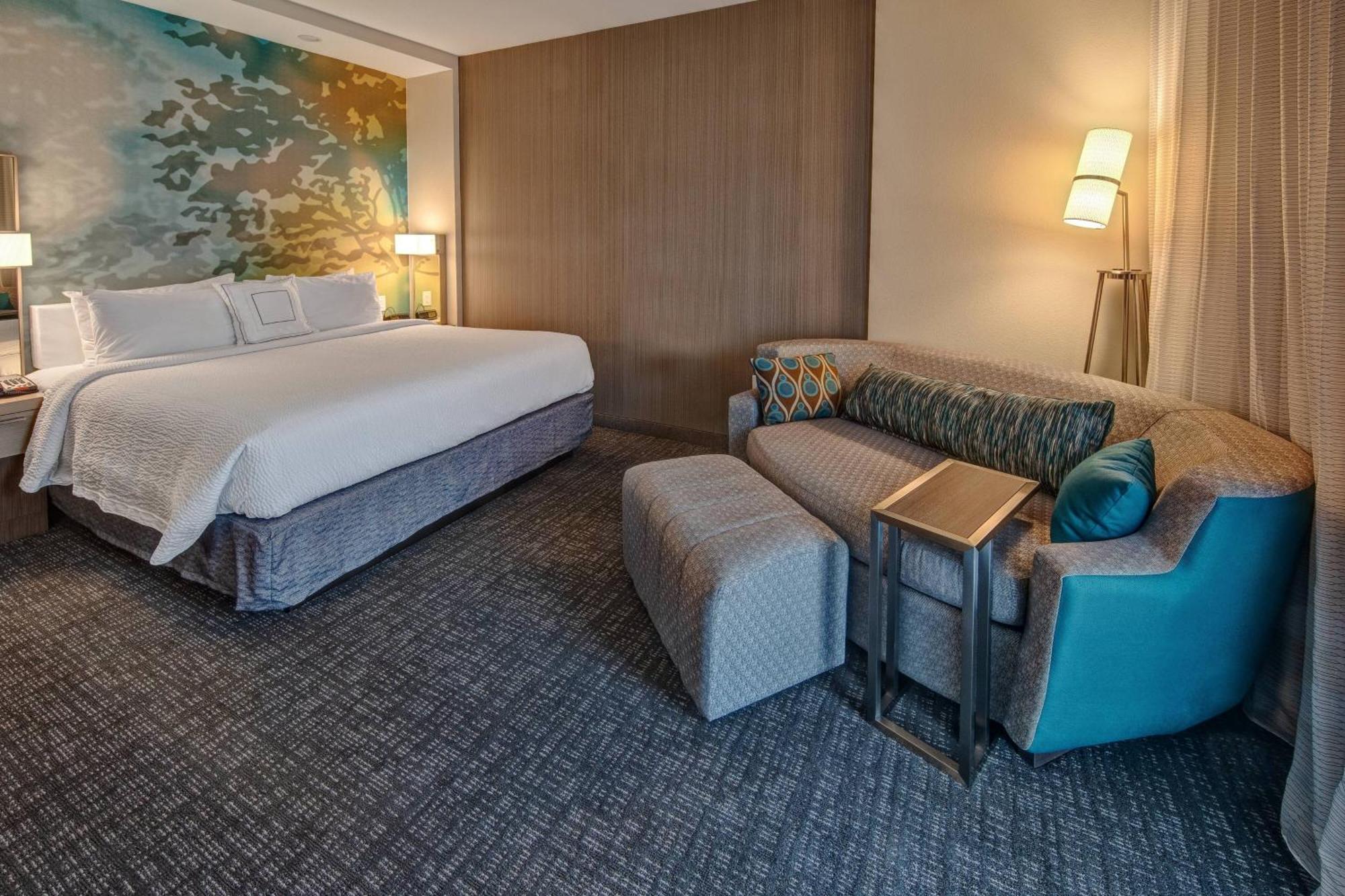 Courtyard By Marriott Northwest/lakeline Hotel 3*