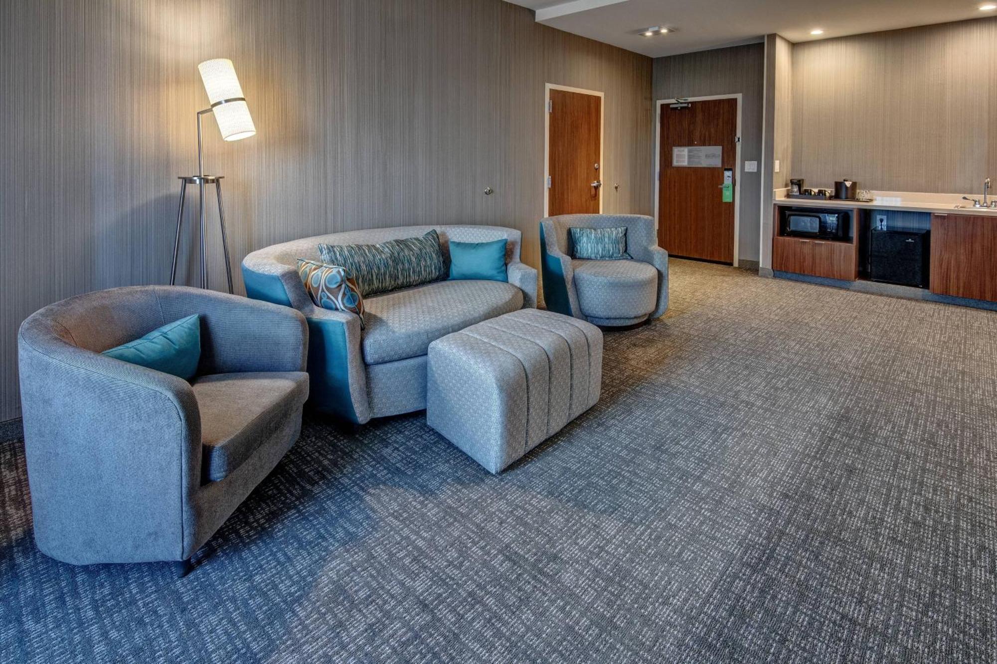 Courtyard By Marriott Northwest/lakeline Hotel Austin