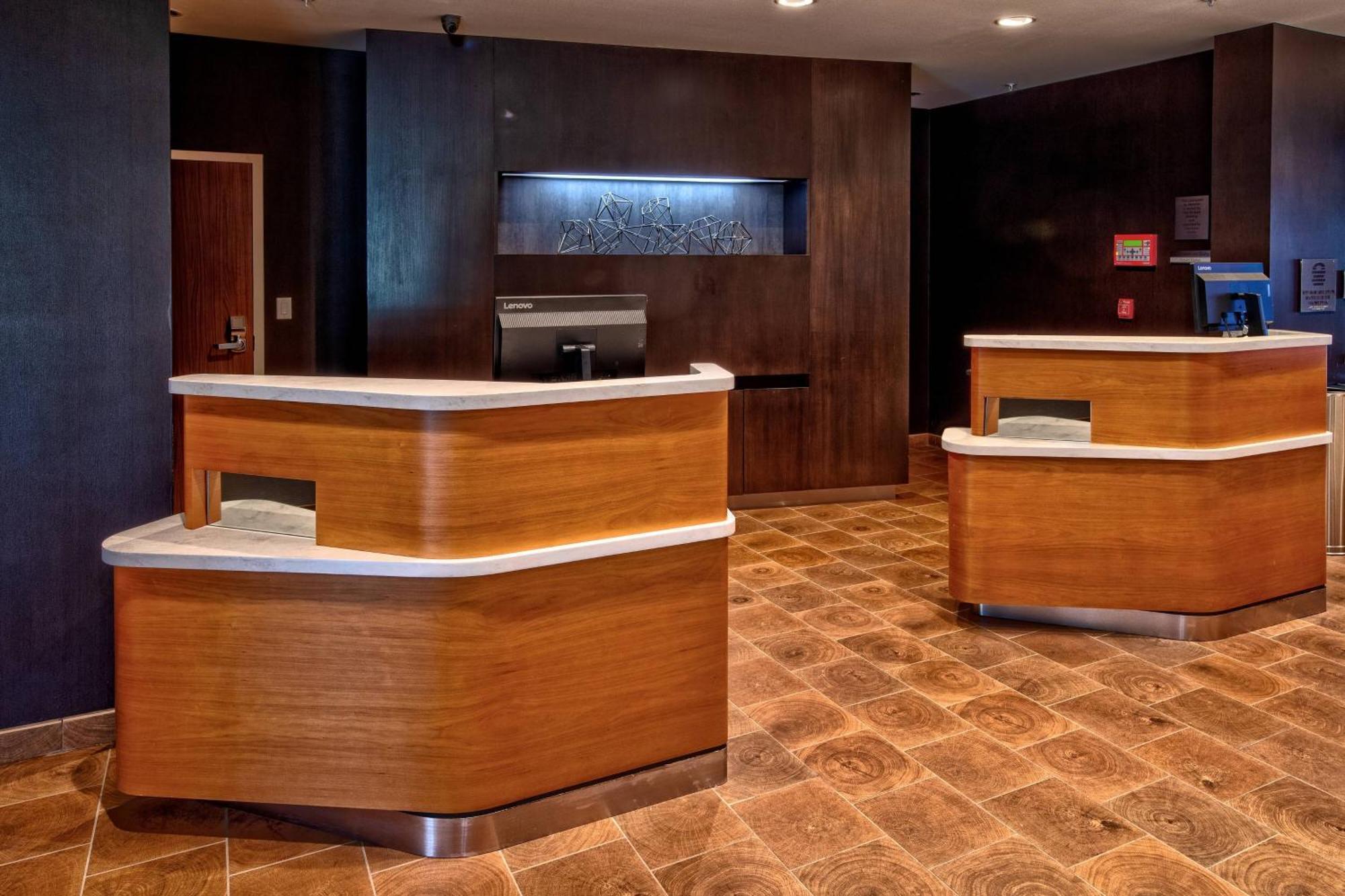 Courtyard By Marriott Northwest/lakeline Hotel 3*