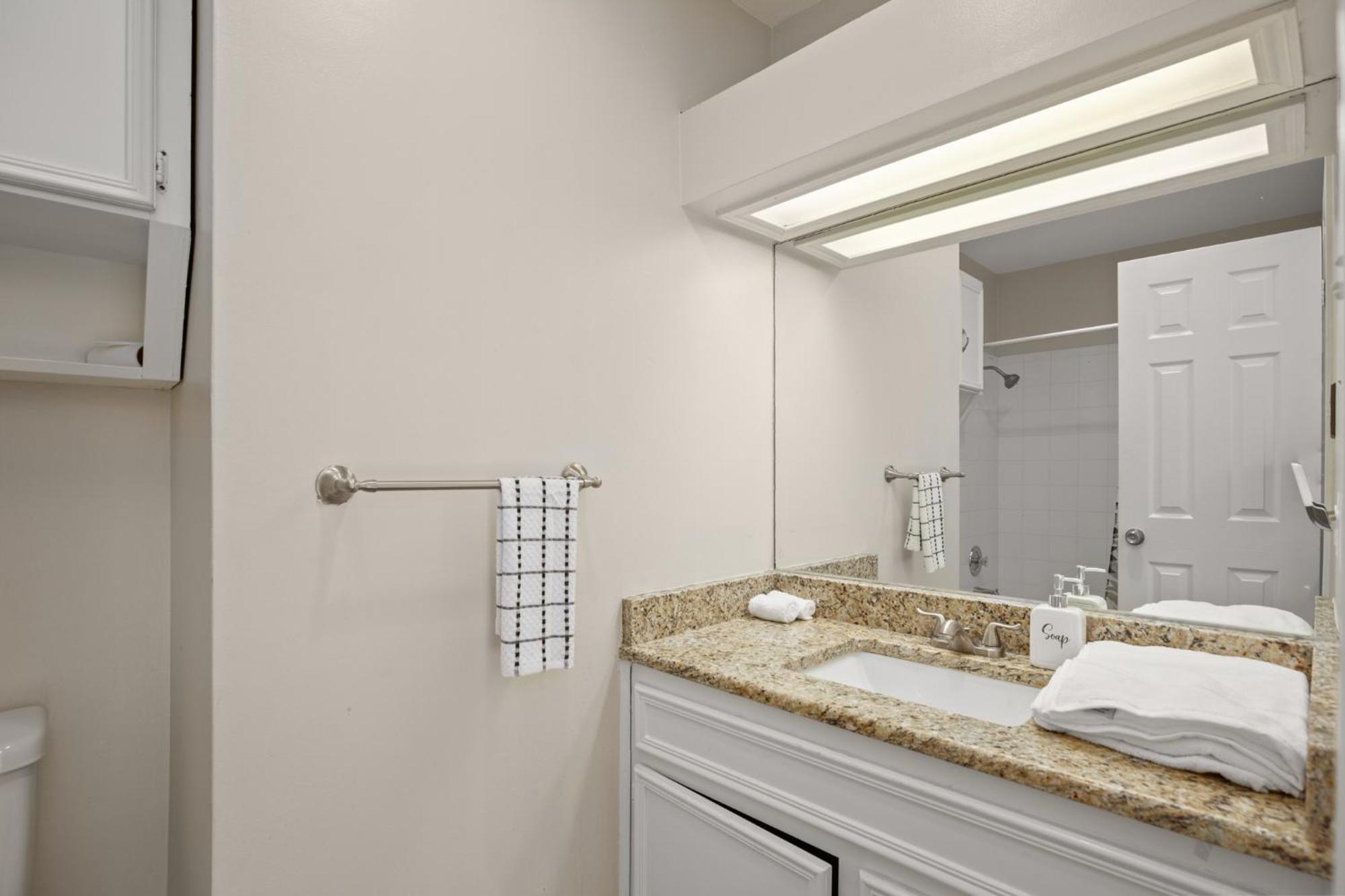 Relaxing Retreat Full Kitchen & Spacious Patio