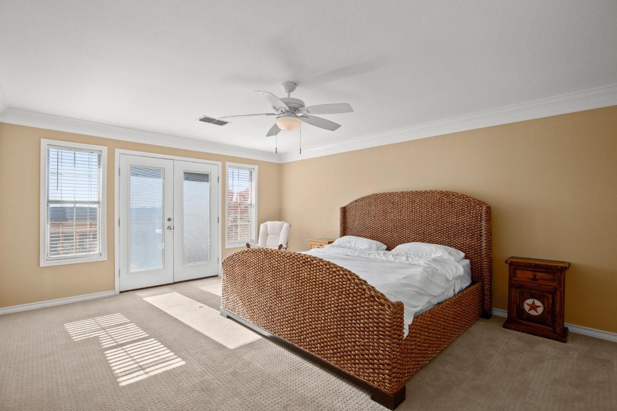 Relaxing Retreat Full Kitchen & Spacious Patio
