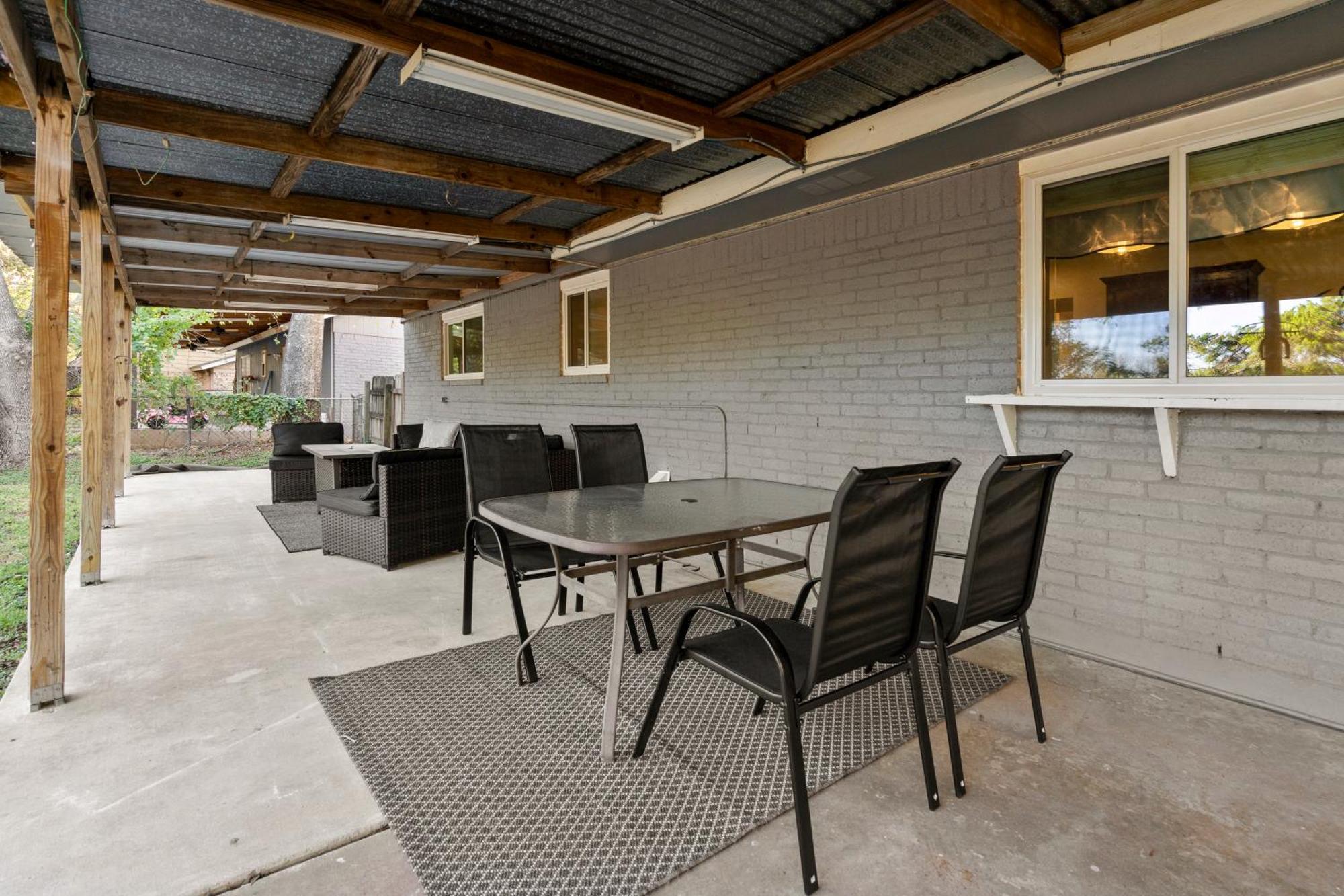 Texas Retreat Music Vibes & Game Room! * Austin