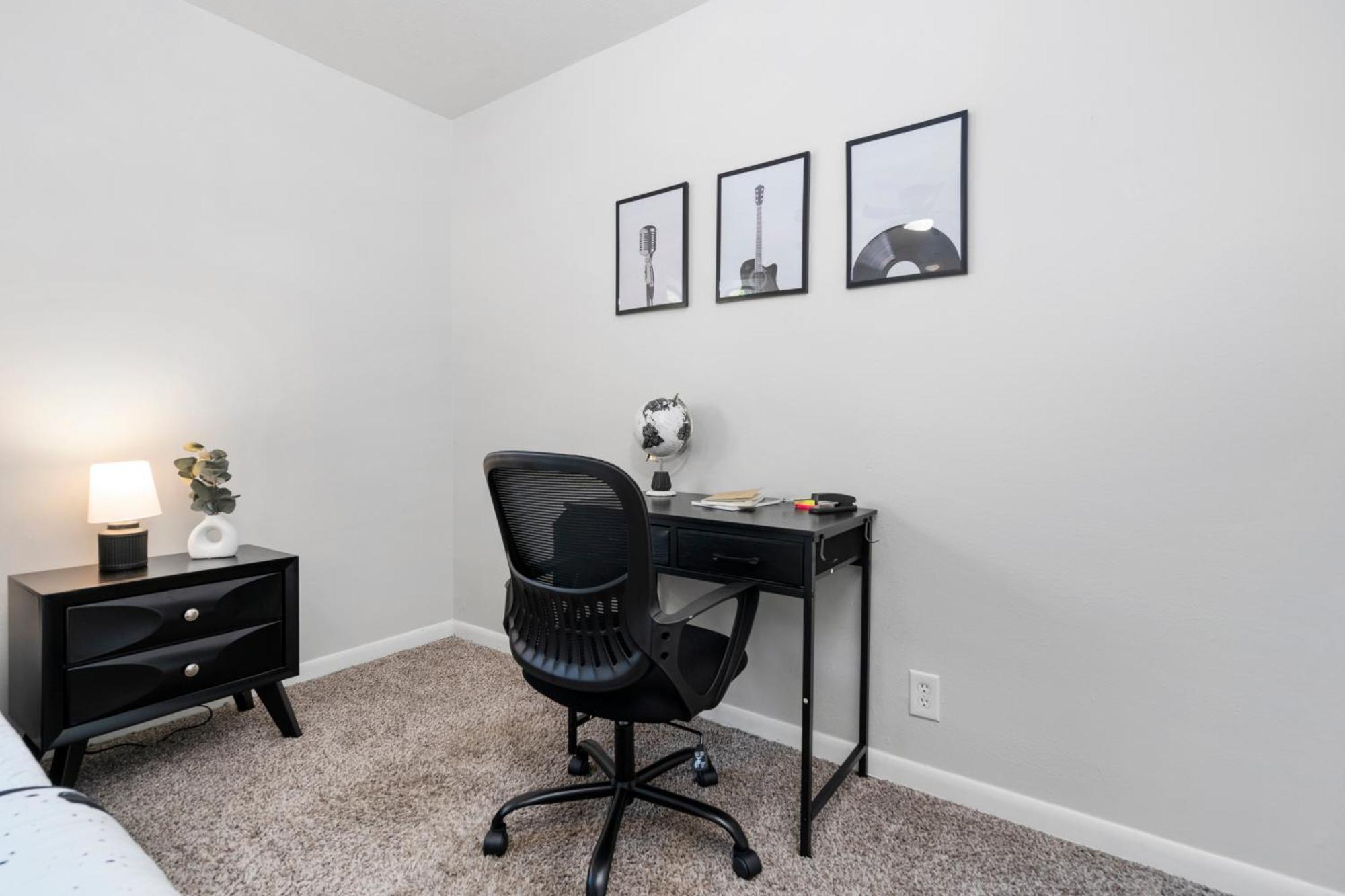 Texas Retreat Music Vibes & Game Room! Holiday home *