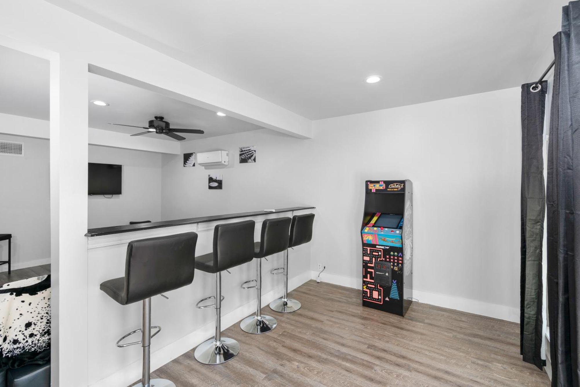 Texas Retreat Music Vibes & Game Room! Holiday home Austin