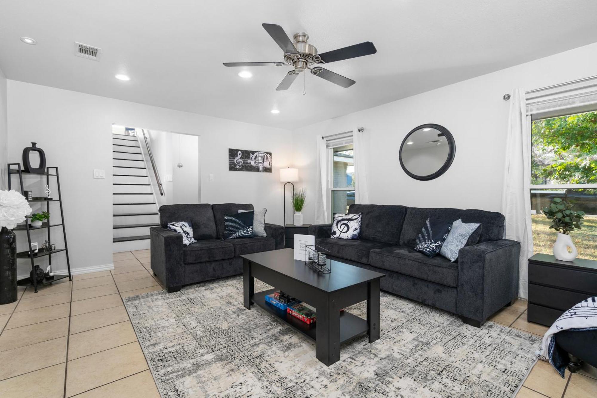 Texas Retreat Music Vibes & Game Room! * Austin