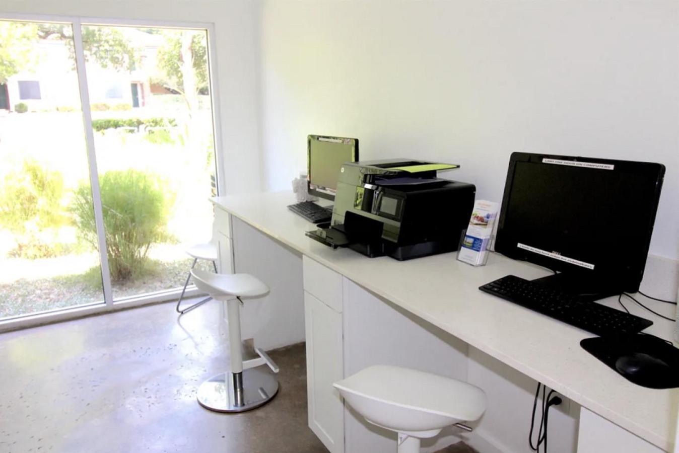 Landing At Muller Flats - 2 Bedrooms In Windsor Park Apartment *