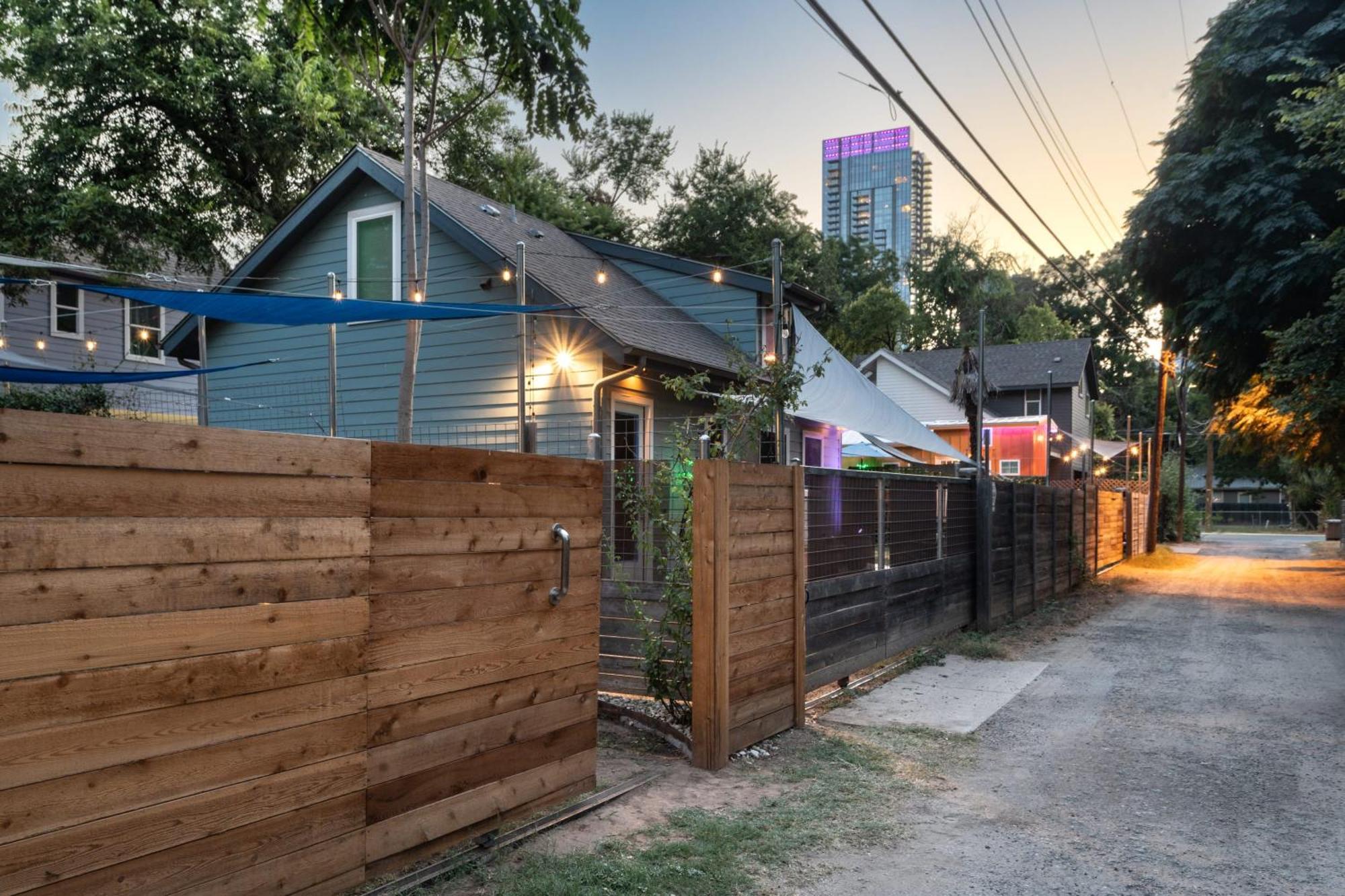 East W Bbq Firepit Fun Yard Holiday home Austin