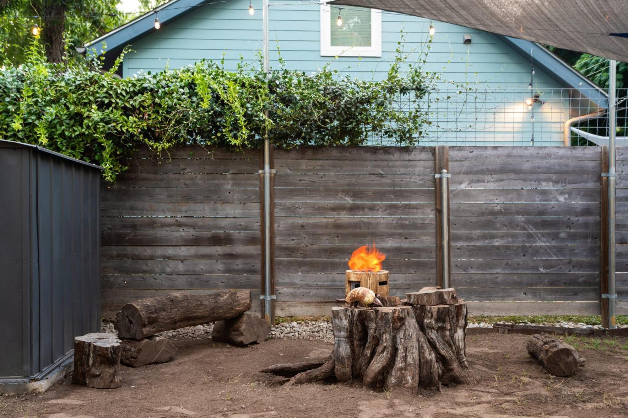 East W Bbq Firepit Fun Yard Holiday home *