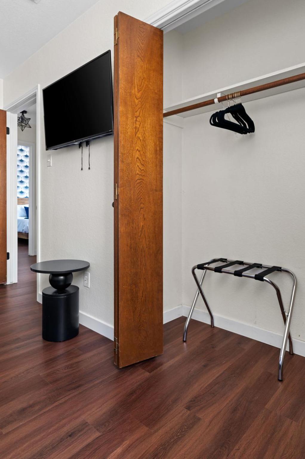 Hillside 3br King-close To Dt Domain And Q2 * Austin