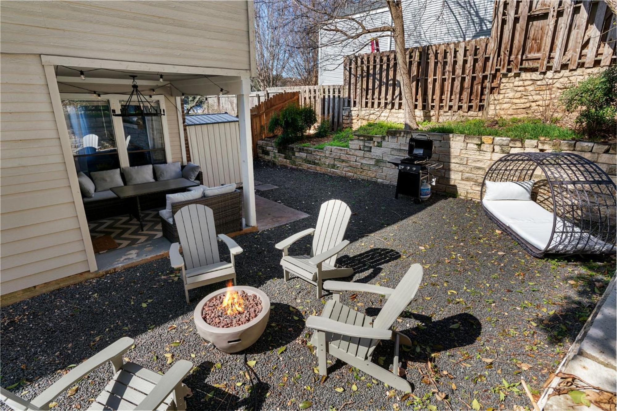 Hillside 3br King-close To Dt Domain And Q2 Apartment *