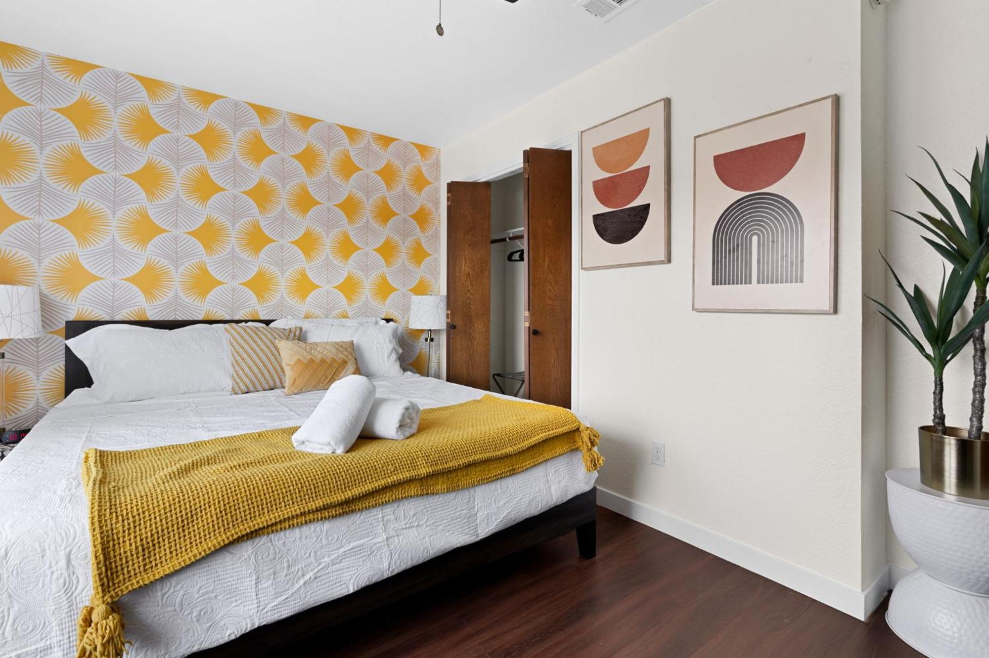 Hillside 3br King-close To Dt Domain And Q2 Apartment Austin