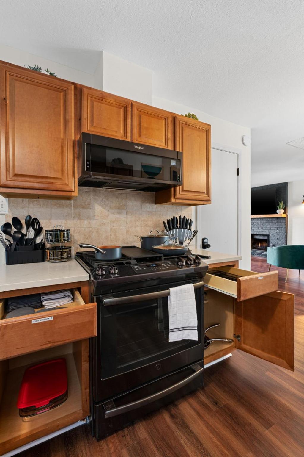 Hillside 3br King-close To Dt Domain And Q2 * Austin