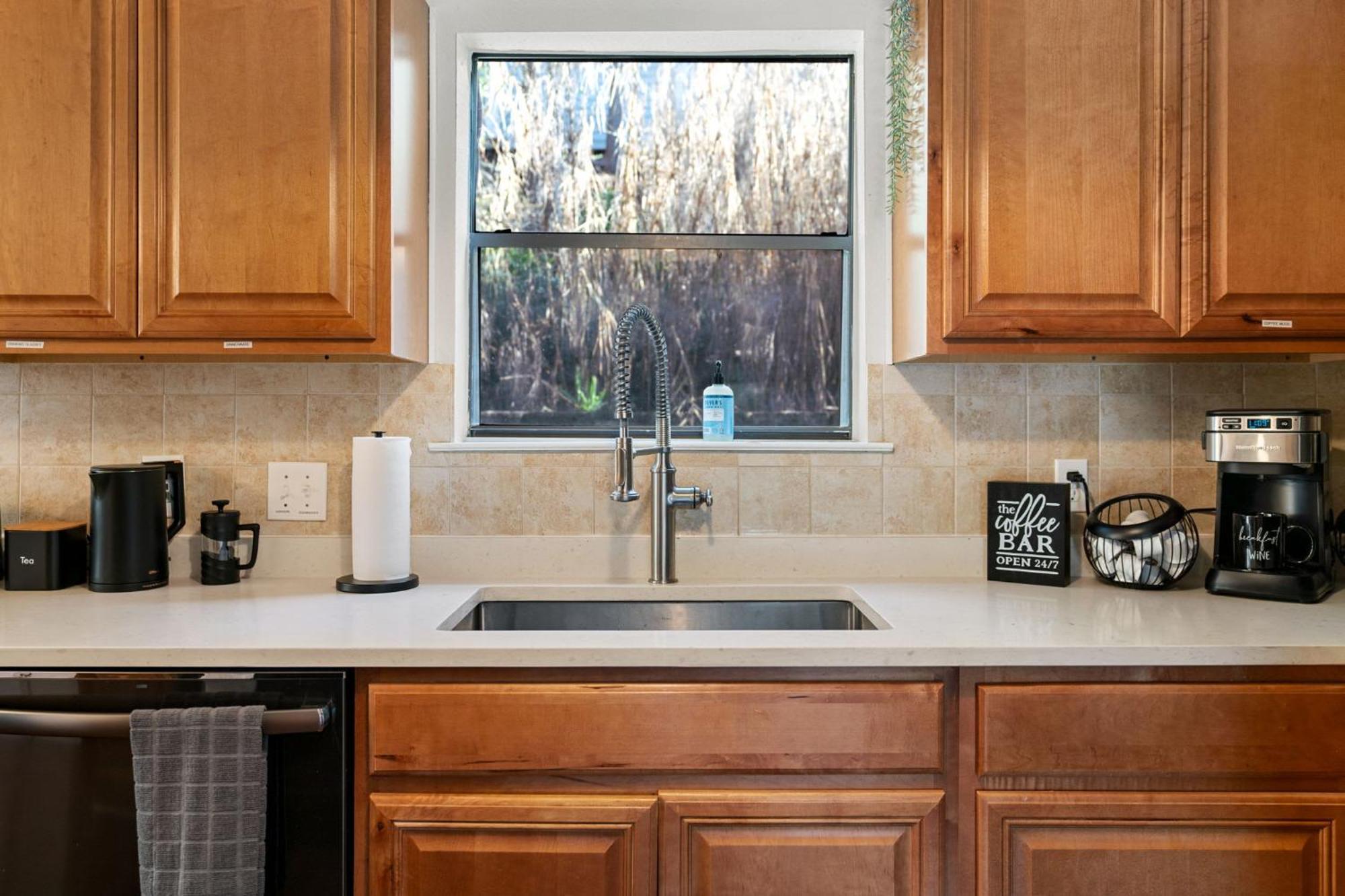 Hillside 3br King-close To Dt Domain And Q2