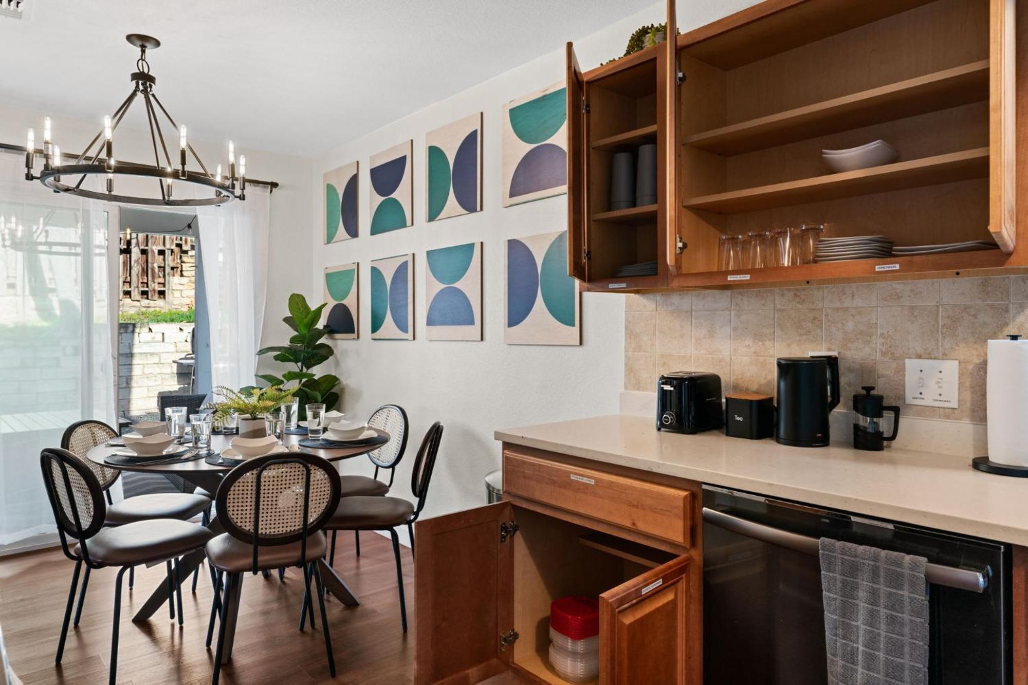 Hillside 3br King-close To Dt Domain And Q2 * Austin