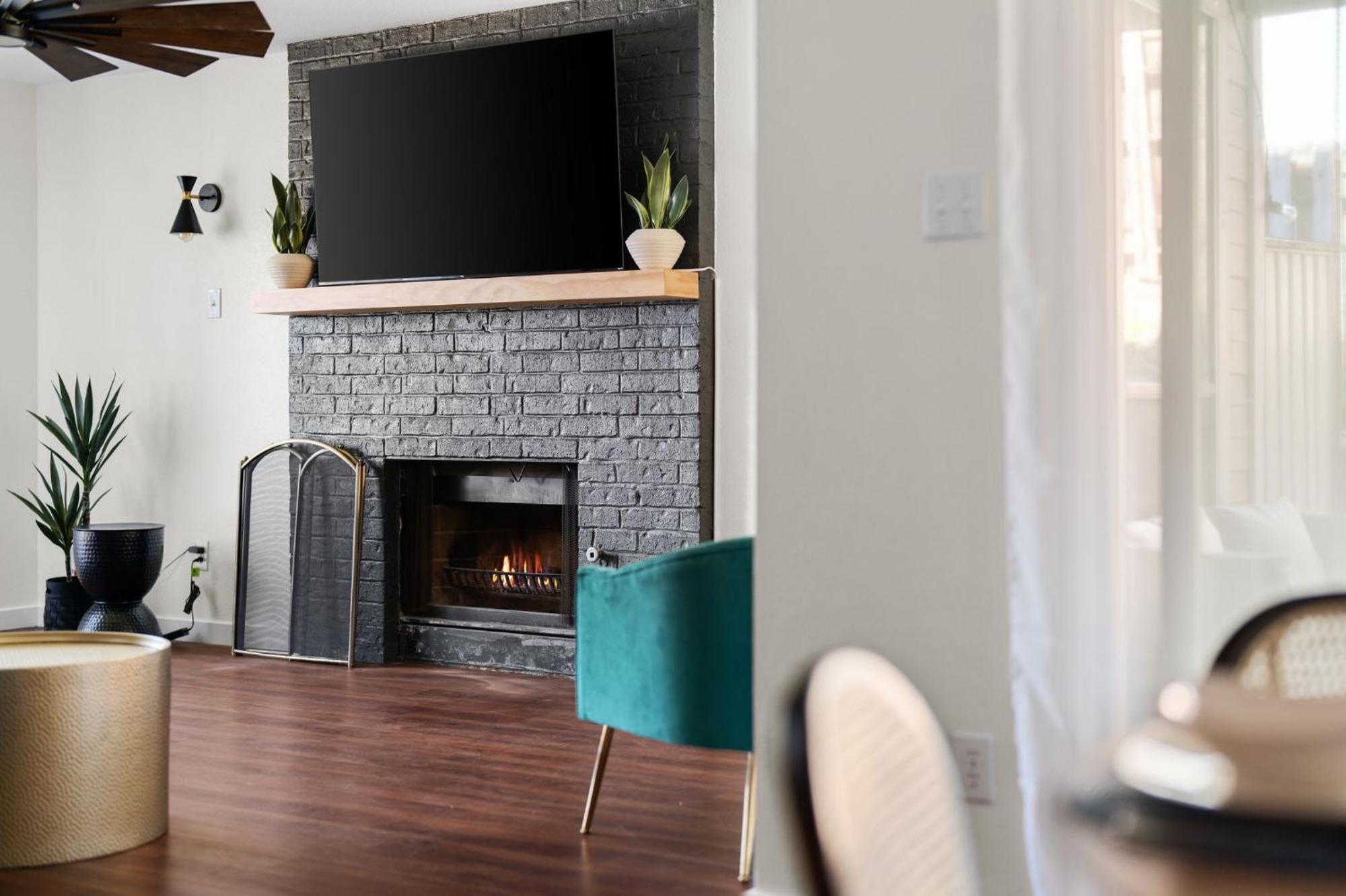 Hillside 3br King-close To Dt Domain And Q2 Apartment