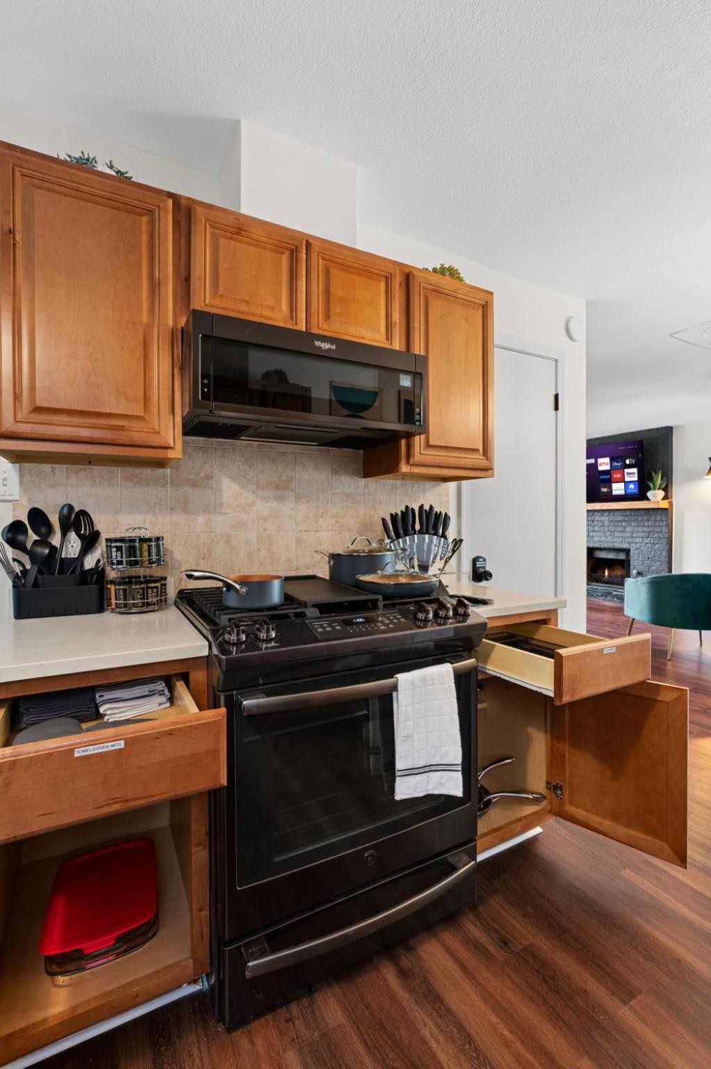 Hillside 3br King-close To Dt Domain And Q2 Apartment Austin