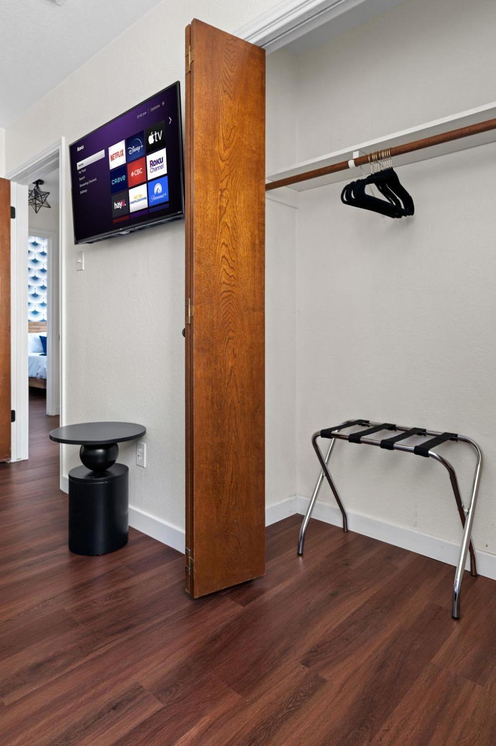 Hillside 3br King-close To Dt Domain And Q2 Apartment *