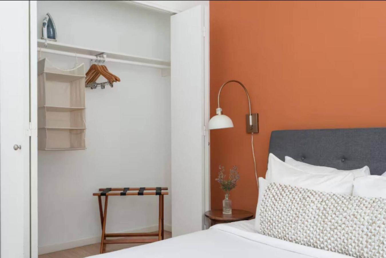 Secluded And Cozy Th In Dt Holiday home Austin