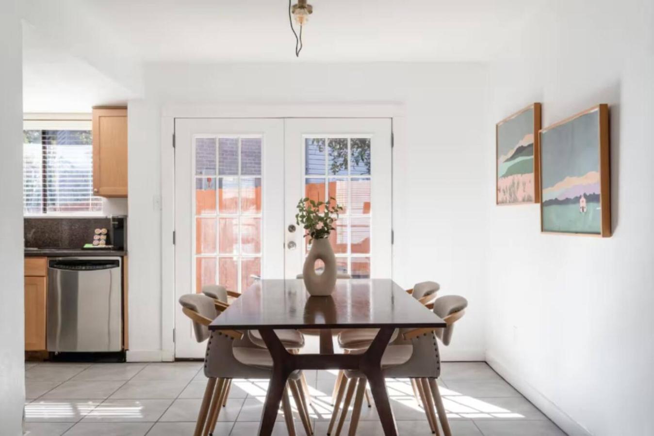 Secluded And Cozy Th In Dt * Austin