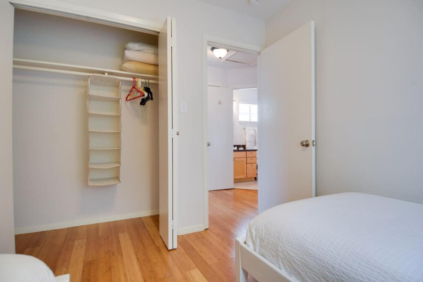 Secluded And Cozy Th In Dt Holiday home *