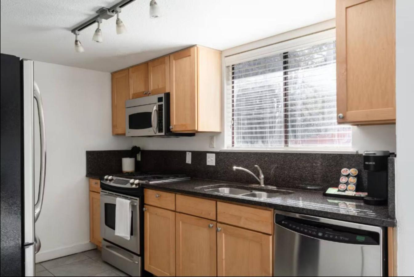 Secluded And Cozy Th In Dt *