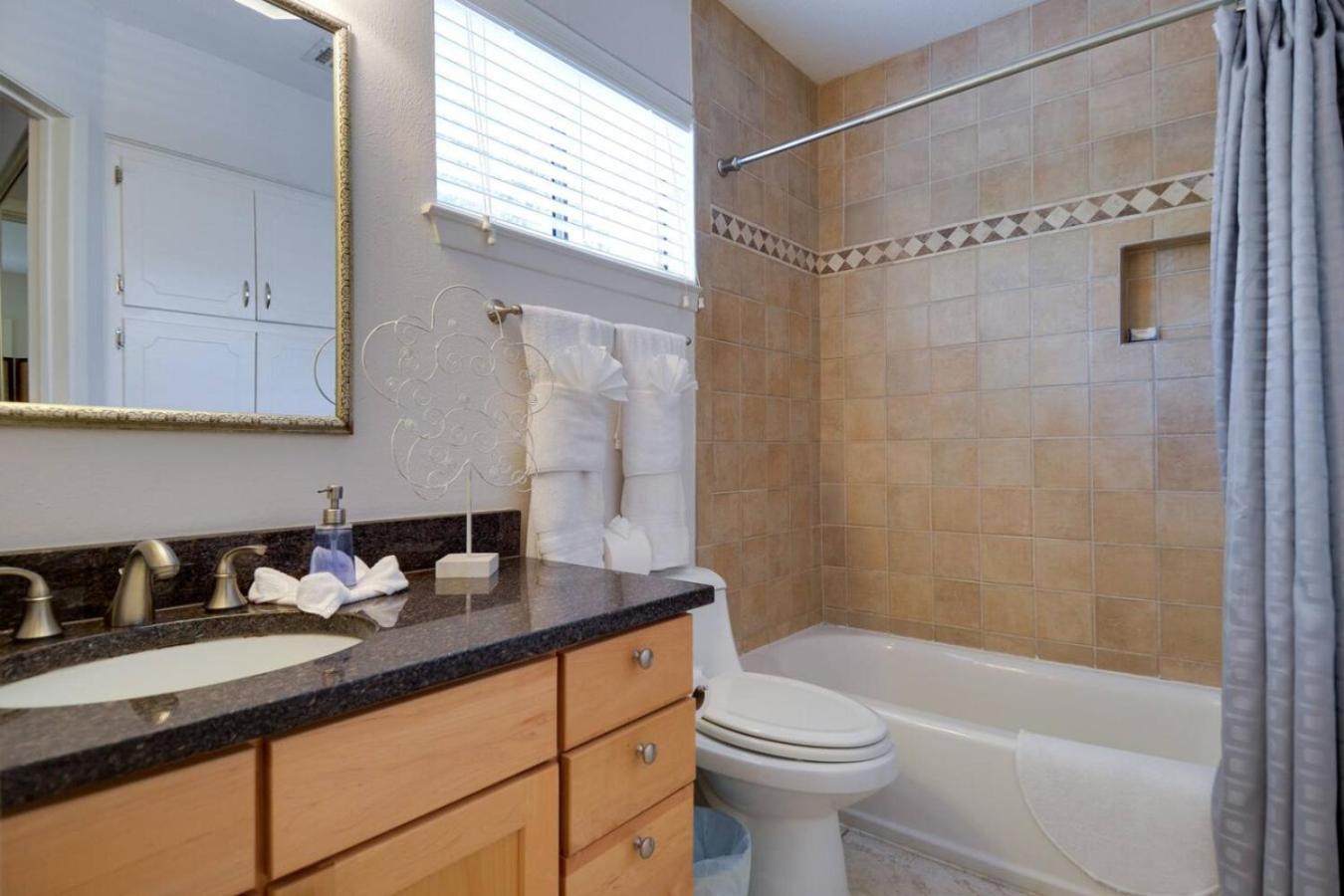 Secluded And Cozy Th In Dt Austin