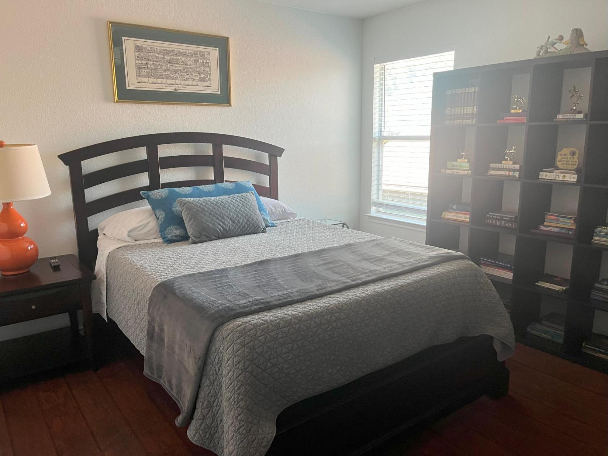 Holiday home Location! Spacious Near Downtown & Events