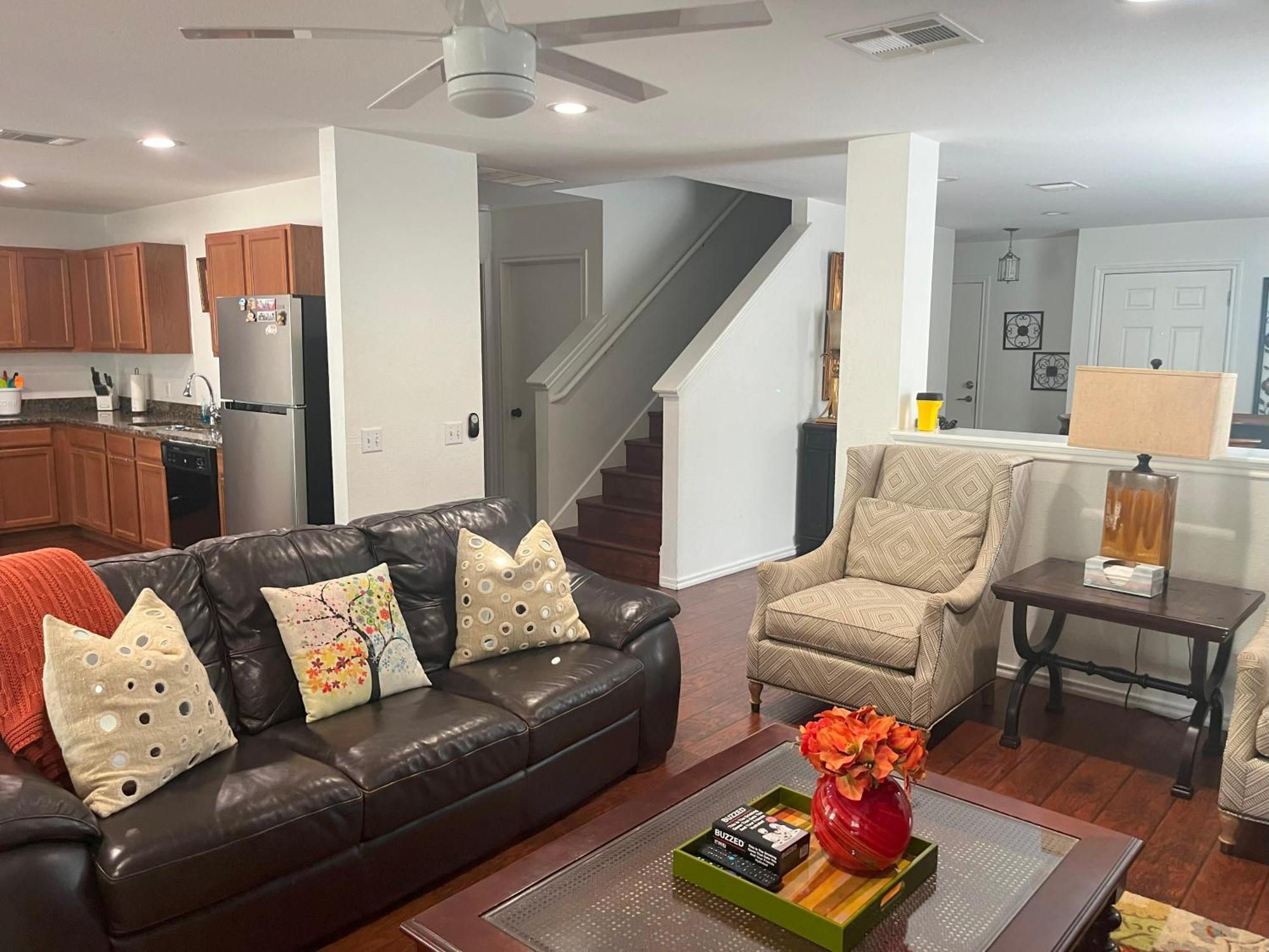 Location! Spacious Near Downtown & Events *