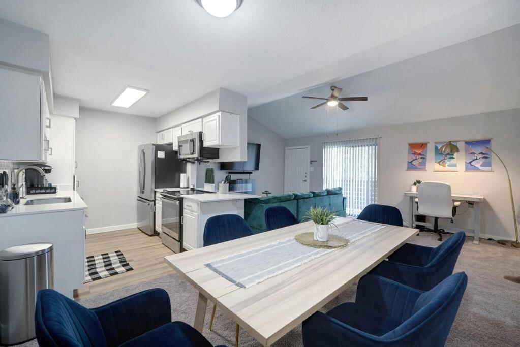 Apartment New Stylish Sola Oasis With Pool View, Gym And Office *
