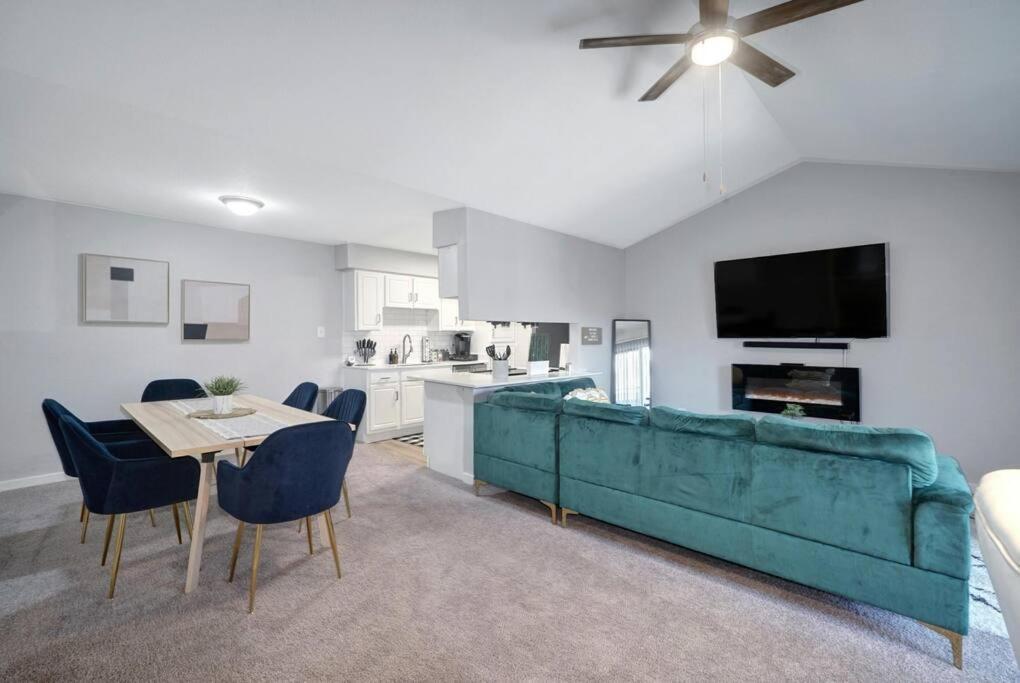 New Stylish Sola Oasis With Pool View, Gym And Office Apartment Austin