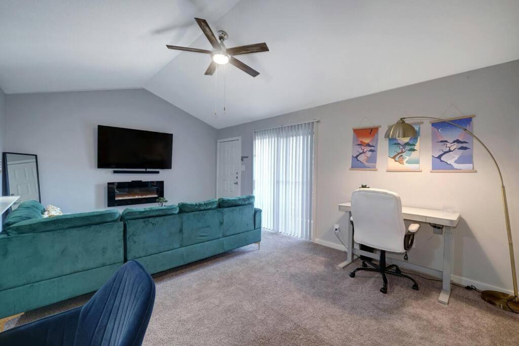 Apartment New Stylish Sola Oasis With Pool View, Gym And Office