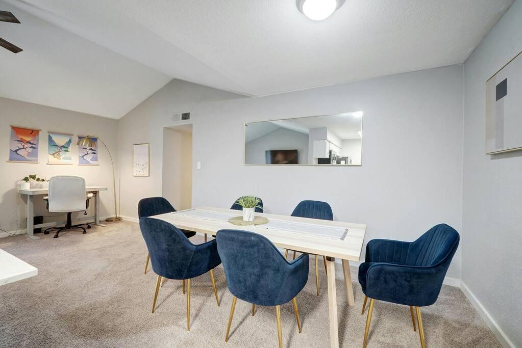 Apartment New Stylish Sola Oasis With Pool View, Gym And Office Austin