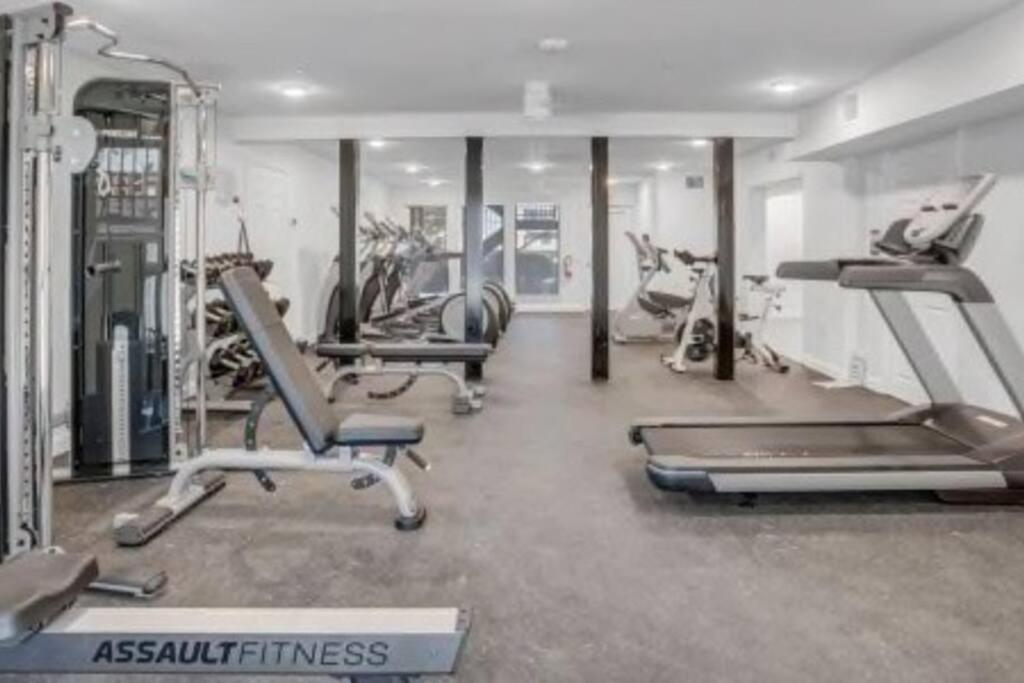Apartment New Stylish Sola Oasis With Pool View, Gym And Office