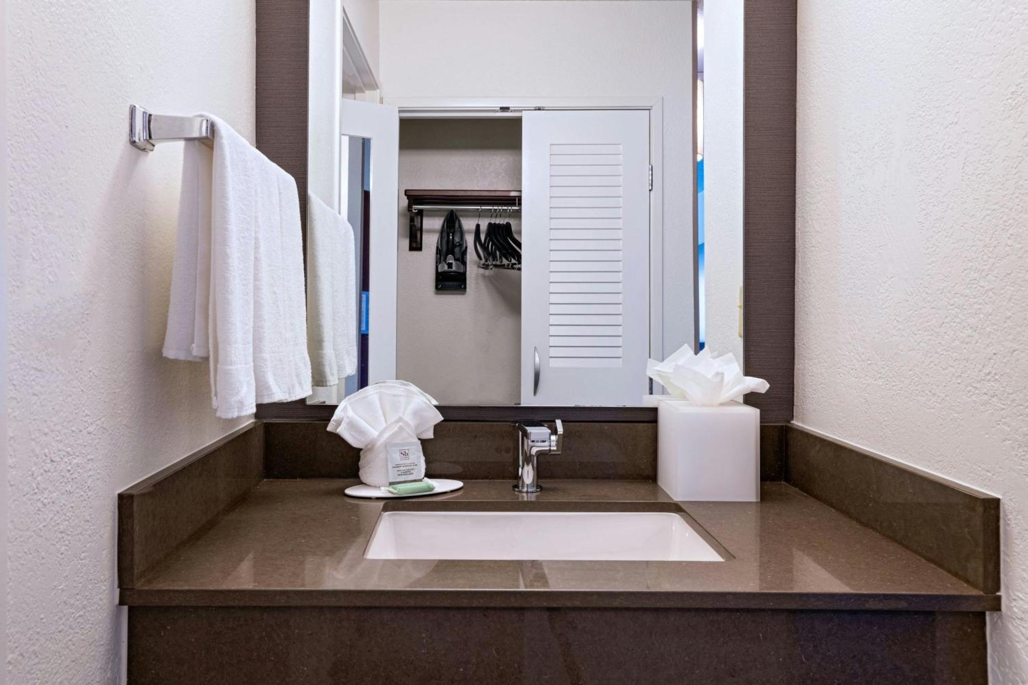 Courtyard By Marriott The Domain Area Hotel Austin