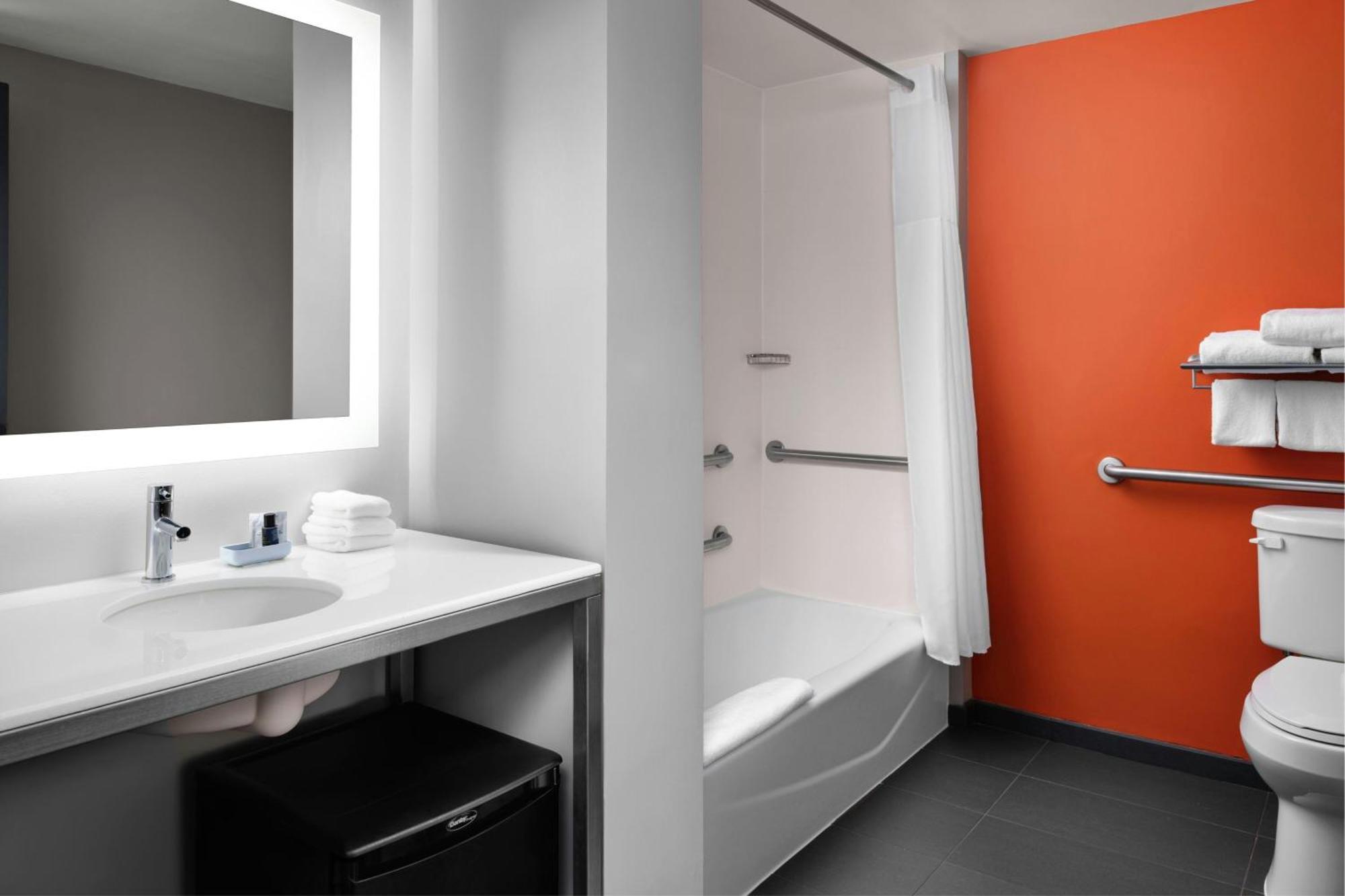 Aloft Downtown Hotel 3*