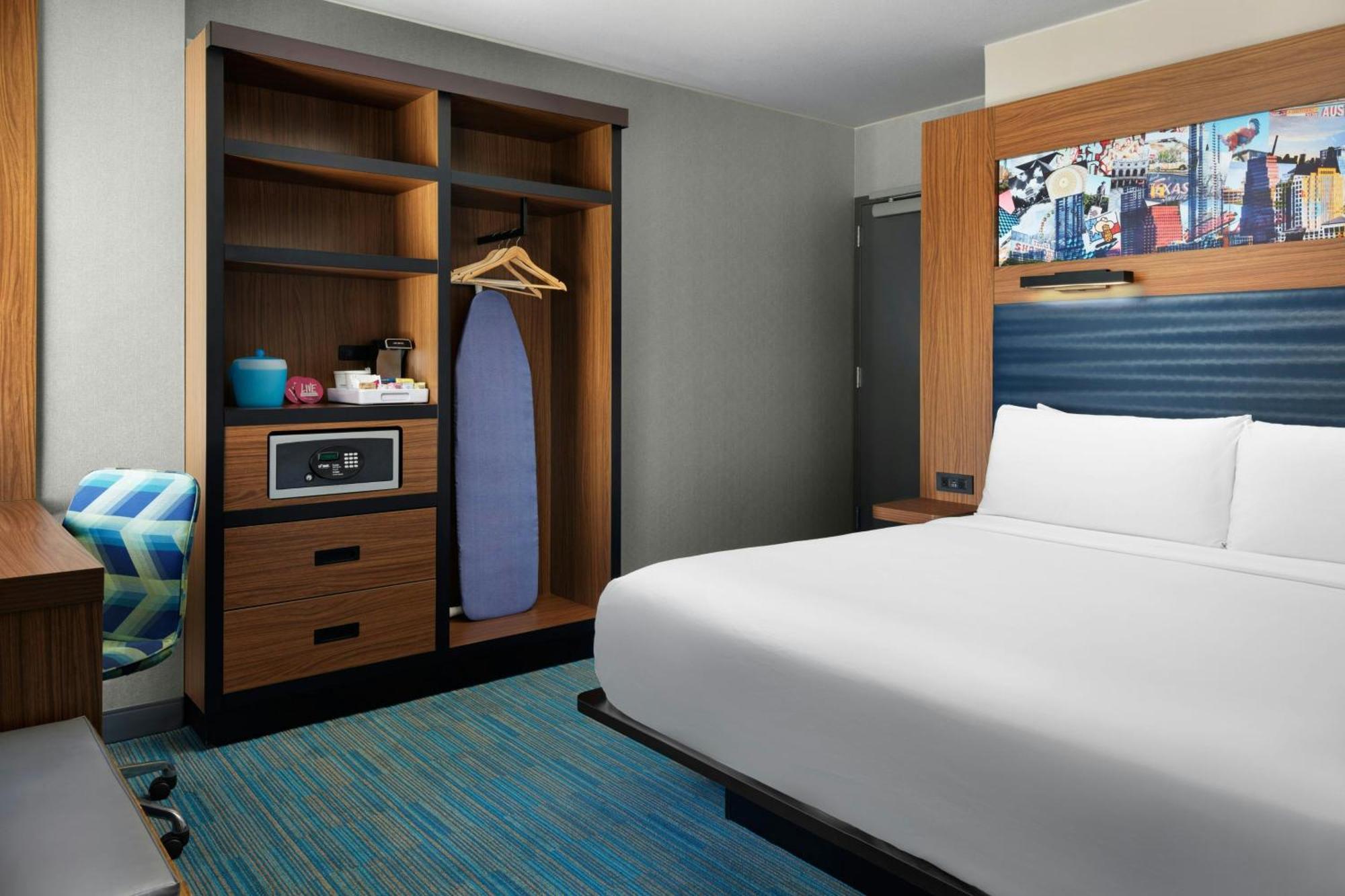 Aloft Downtown 3*