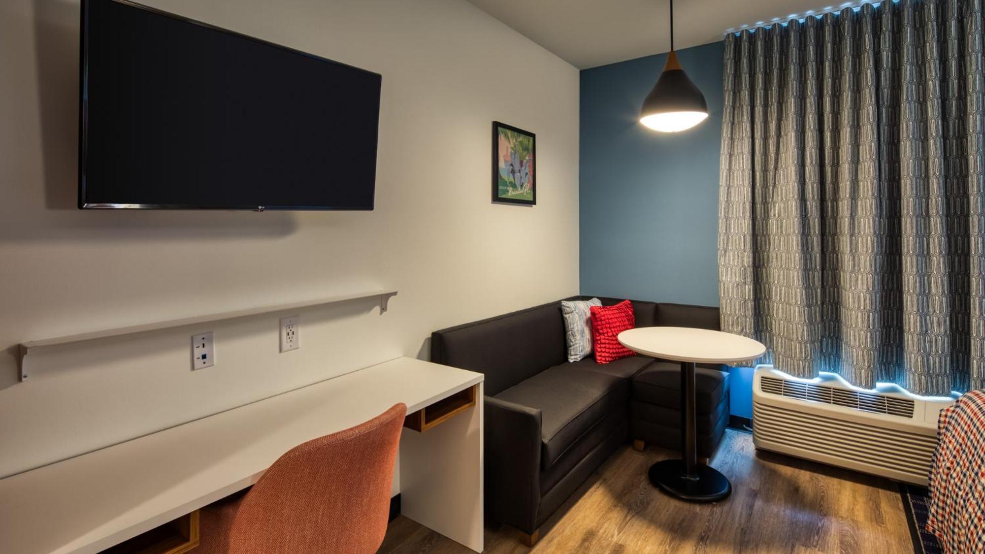 Uptown Extended Tx - Downtown 3*