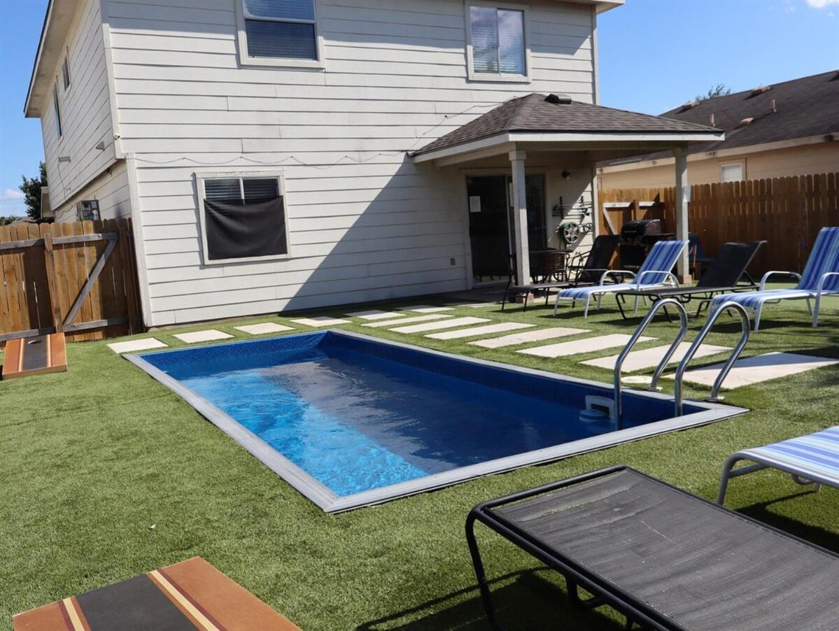 12 Beds I Pool I Golf I Grill I Large Groups * Austin