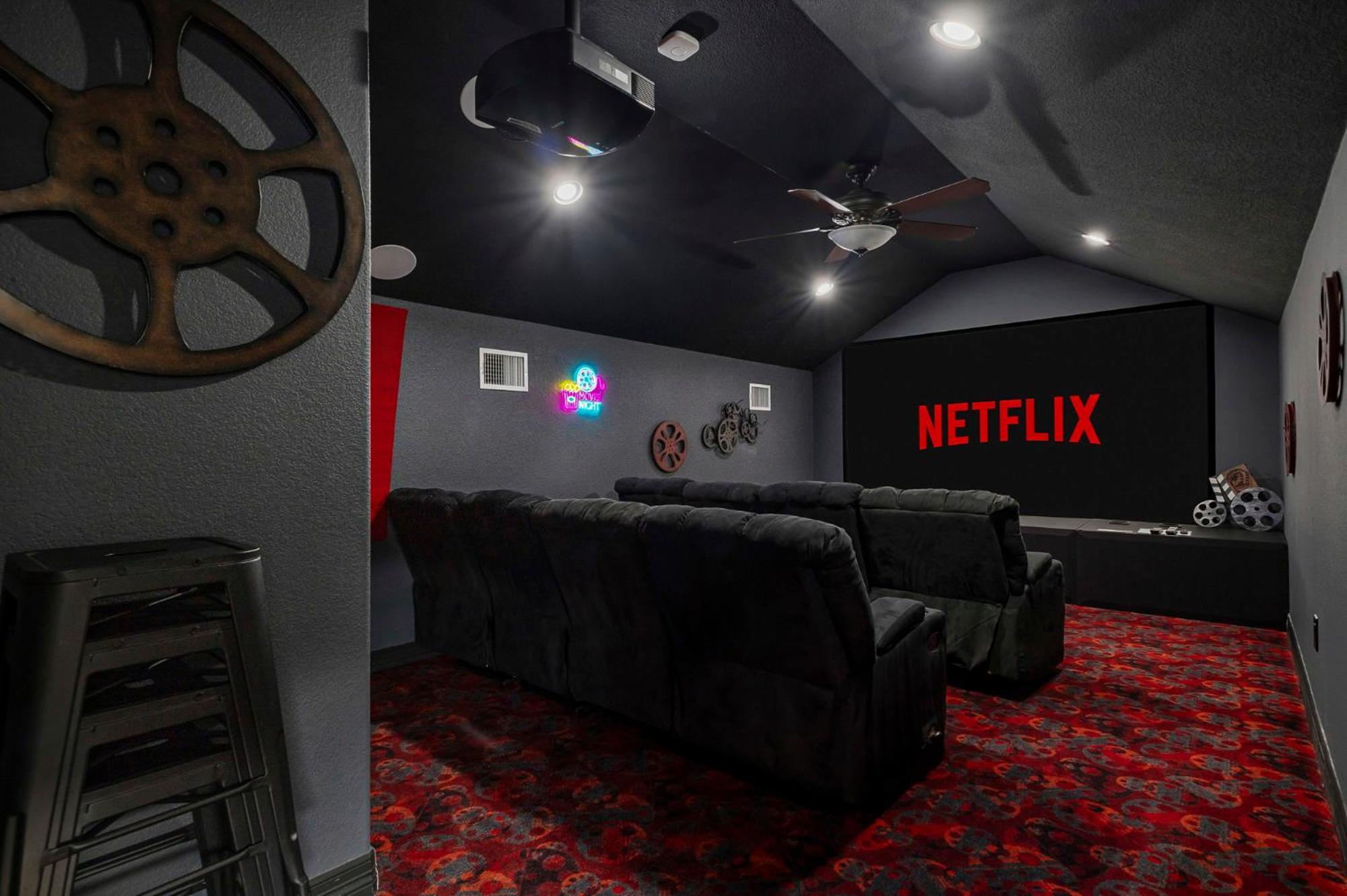 3 Kings With Theater, Gameroom And Bbq Just 7 Mins From Marina